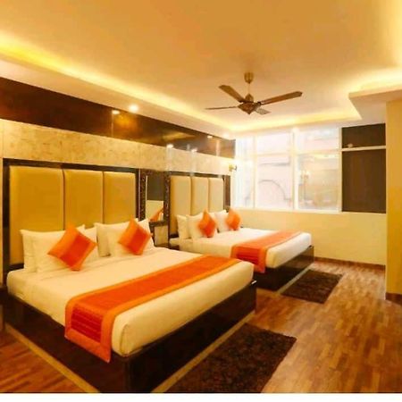 Hotel Plazzo New Delhi Exteriör bild