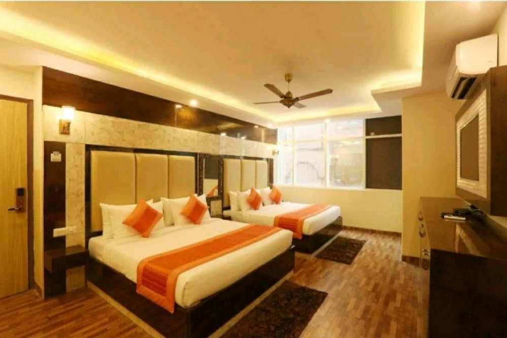 Hotel Plazzo New Delhi Exteriör bild