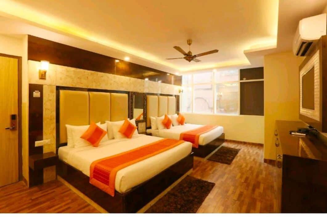 Hotel Plazzo New Delhi Exteriör bild